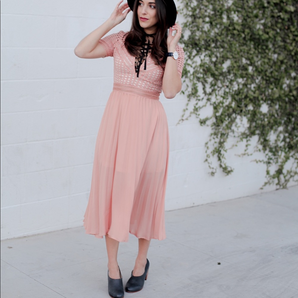 Pleated lace pink dress